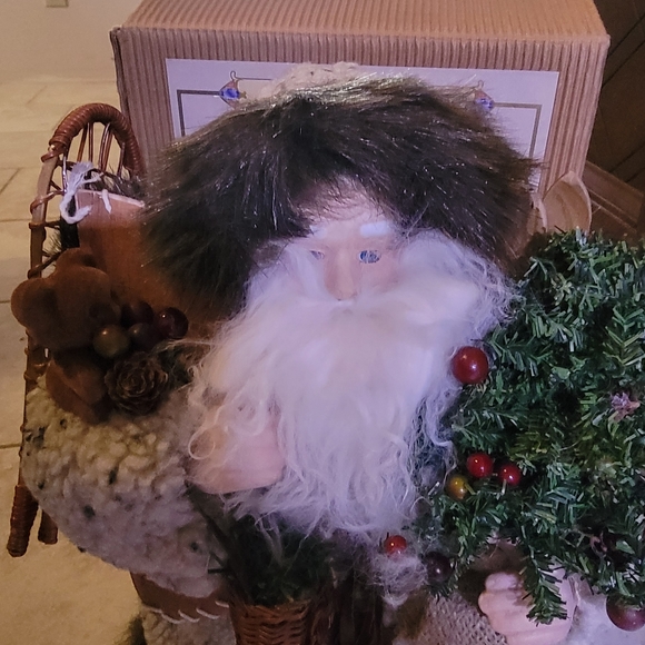 Grandeur Noel Collector's Edition 2001 Fabric Santa on Display Stand Up 16" - Picture 5 of 5